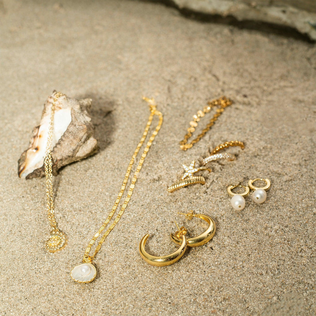 Meribella Shell Pendant Necklace