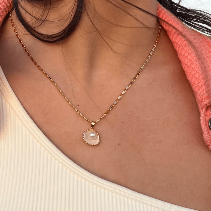 Meribella Shell Pendant Necklace