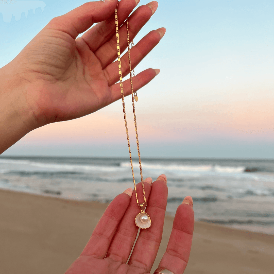 Meribella Shell Pendant Necklace